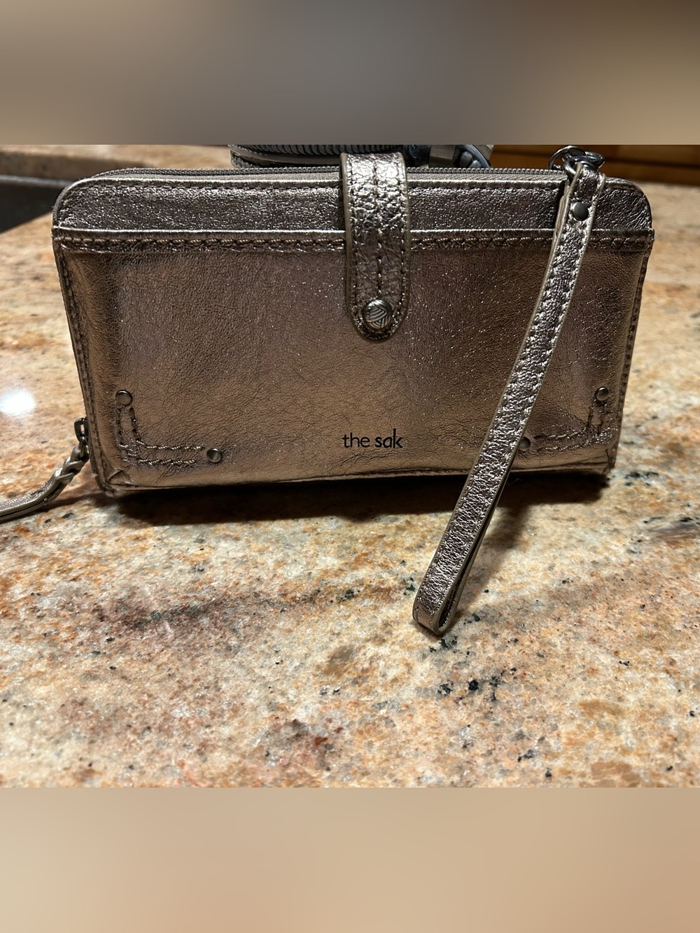 The Sak Iris Large Smartphone Crossbody Bag in Bronze 22” drop Strap NWOT